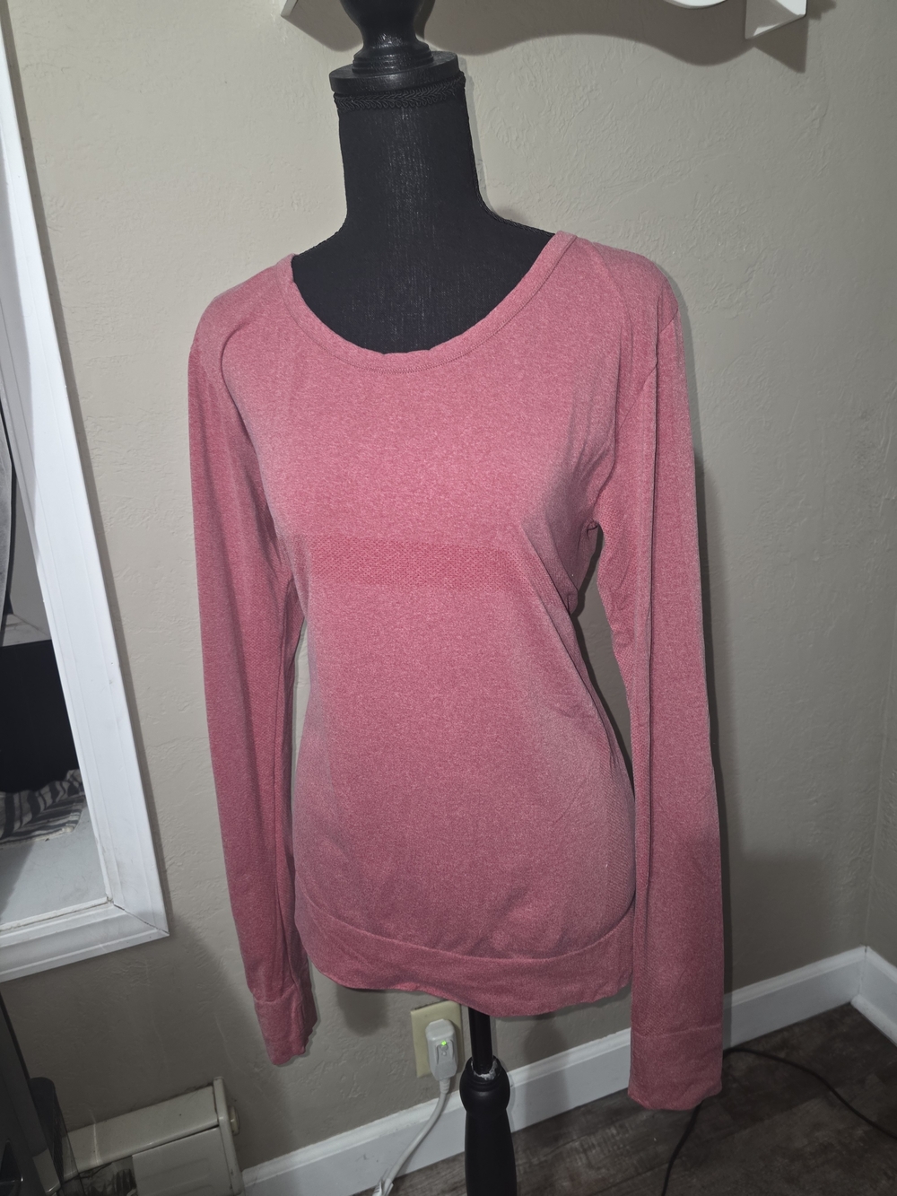 Zyia Lightweight Womens  Long-Sleeve Top in Rose